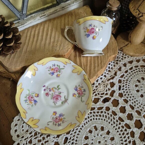 ROYAL ALBERT Crown China Vintage Yellow Mini Tea Cup - Picture 4 of 10